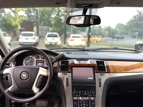 Used 2014 Cadillac Escalade Platinum AWD/4WD image 10