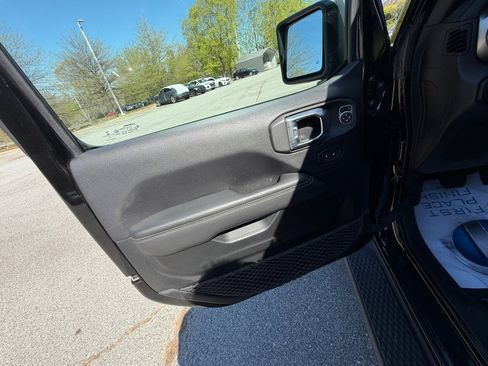 Used 2020 Jeep Gladiator Overland image 36