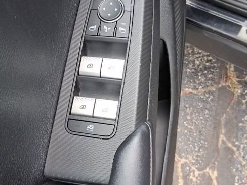 Used 2024 Mitsubishi Outlander AWD image 9