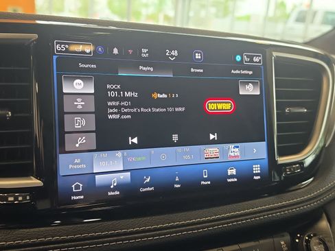 Used 2026 Chrysler Pacifica Limited w/ S Appearance Package FWD image 28