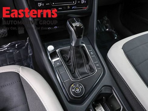 Used 2025 Volkswagen Taos SE AWD/4WD image 13