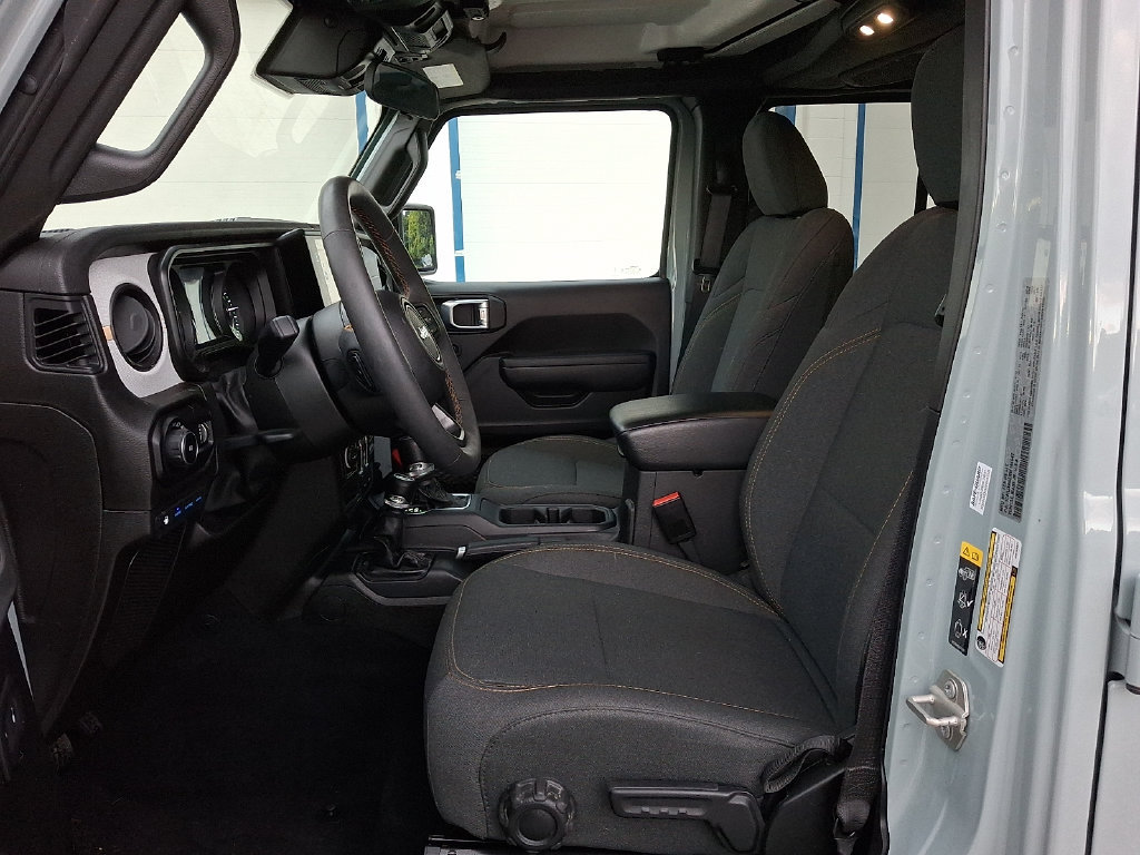 Used 2024 Jeep Wrangler Unlimited w/ Convenience Group AWD/4WD image 14
