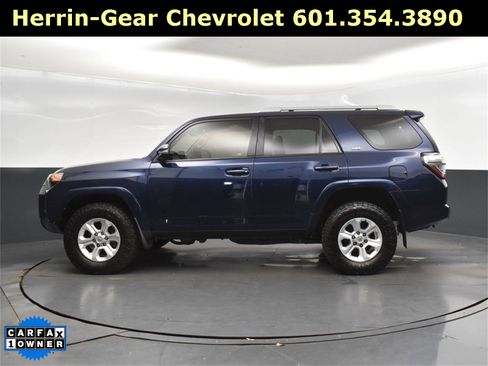 Used 2017 Toyota 4Runner SR5 Premium image 4
