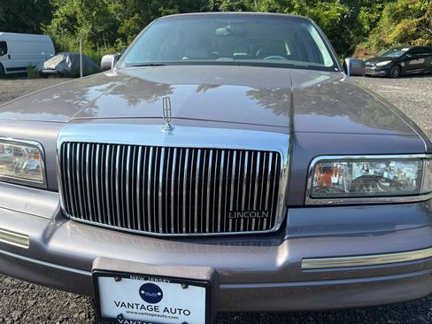 Used 1995 Lincoln Town Car Signature RWD image 21