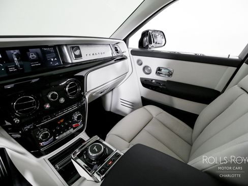 Certified 2025 Rolls-Royce Phantom Sedan image 16