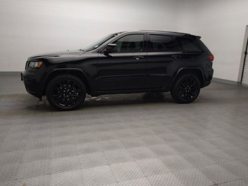 Used 2021 Jeep Grand Cherokee Laredo X RWD image 2