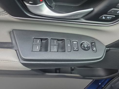 Used 2020 Honda CR-V Touring image 25