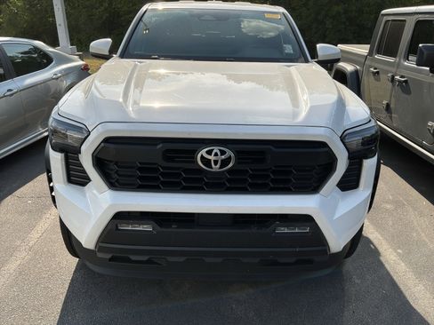 Used 2024 Toyota Tacoma TRD Off-Road AWD/4WD image 38