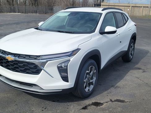 New 2026 Chevrolet Trax LT w/ Driver Confidence Package FWD image 3