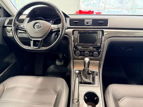 Used 2018 Volkswagen Passat 2.0T SE image 28