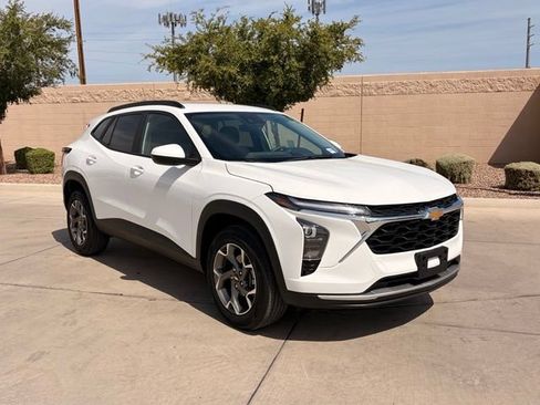 Used 2026 Chevrolet Trax LT FWD image 5