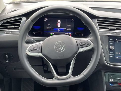 Used 2023 Volkswagen Tiguan SE FWD image 13