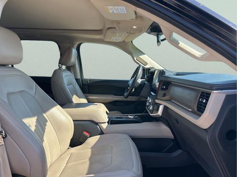 Used 2024 Ford Expedition Limited image 30