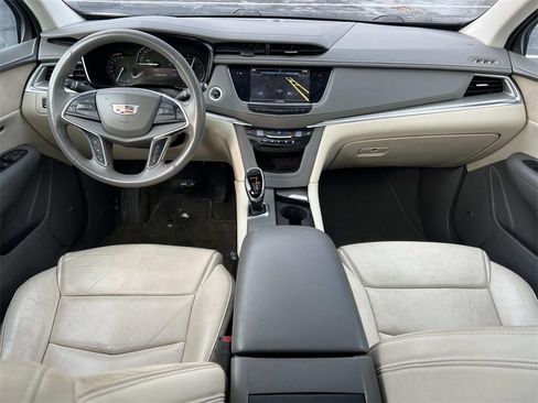 Used 2018 Cadillac XT5 Luxury w/ Driver Awareness Package image 13