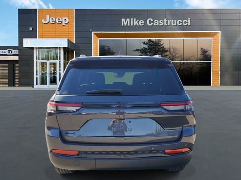 New 2025 Jeep Grand Cherokee Altitude image 4