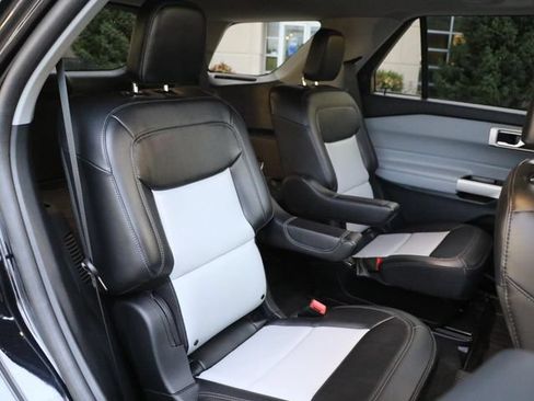 Used 2024 Ford Explorer XLT w/ Equipment Group 202A AWD/4WD image 13