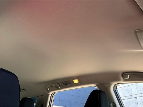 Used 2025 Nissan Pathfinder S image 13