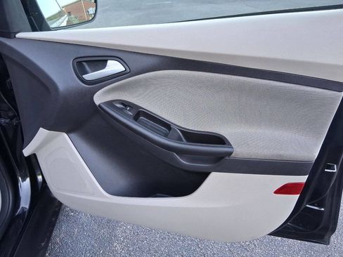 Used 2014 Ford Focus SE FWD image 19