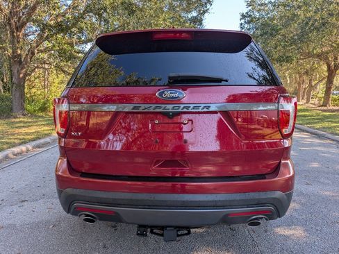 Used 2017 Ford Explorer XLT w/ Equipment Group 202A image 7