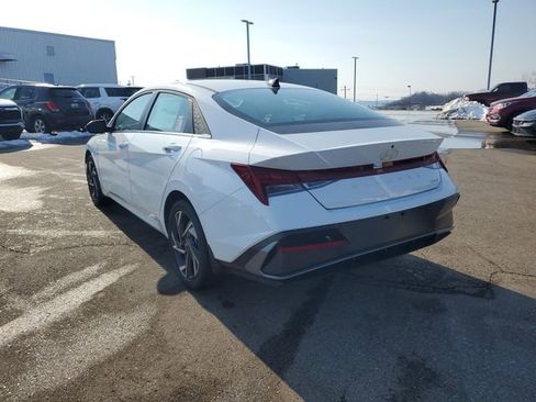 New 2026 Hyundai Elantra Limited FWD image 3