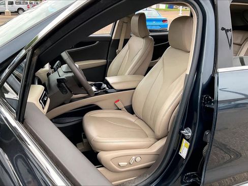 Used 2022 Lincoln Nautilus FWD w/ Premium Package image 8