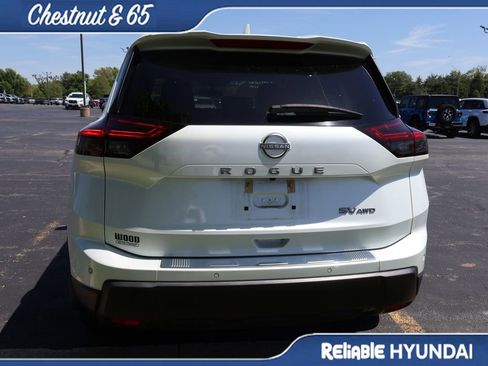 Used 2024 Nissan Rogue SV image 17