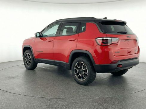 Used 2025 Jeep Compass Trailhawk image 6