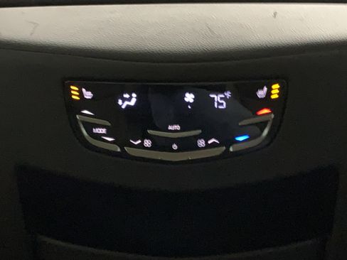 Used 2020 Cadillac Escalade Luxury w/ Escalade Sport Edition image 36