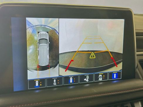 Used 2023 Chevrolet Suburban RST w/ Luxury Package image 15