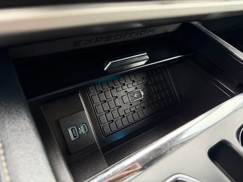 Used 2024 Ford Expedition XLT RWD image 22