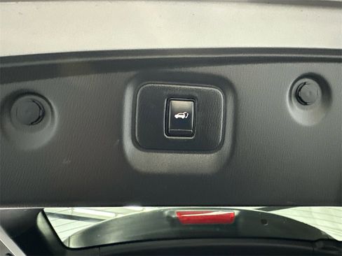 Used 2020 Nissan Pathfinder Platinum image 22