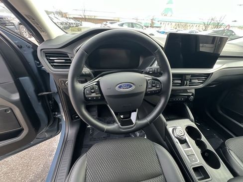 Used 2025 Ford Escape SE FWD image 16