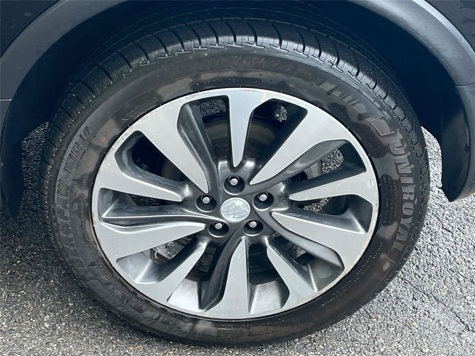 Used 2018 Buick Encore Essence FWD image 11