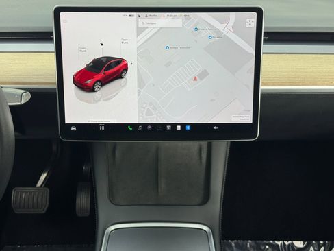 Used 2022 Tesla Model Y Long Range image 21