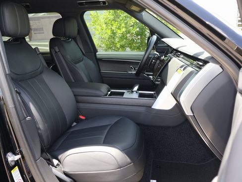 New 2025 Land Rover Range Rover SE image 18