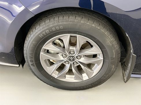 Used 2021 Toyota Sienna XLE AWD/4WD image 11