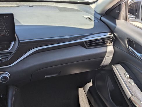 Used 2024 Nissan Altima 2.5 SR w/ SR Premium Package image 16