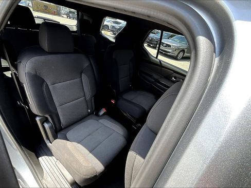 Used 2023 Chevrolet Traverse LT image 37