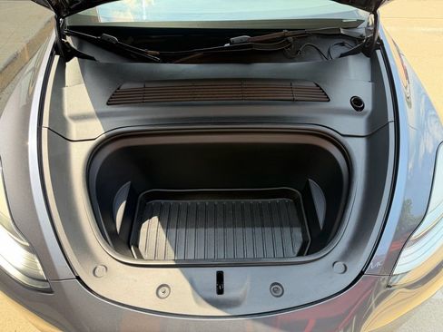 Used 2022 Tesla Model Y Long Range AWD/4WD image 24