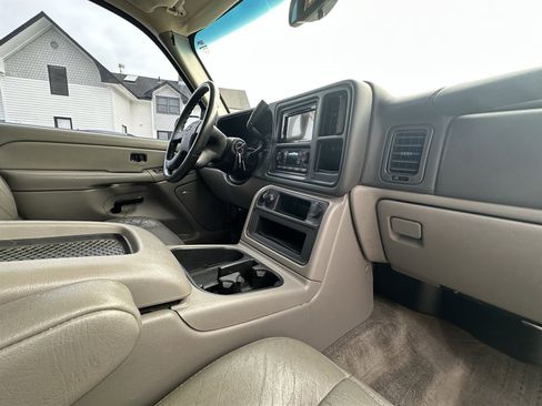Used 2005 Chevrolet Tahoe LS w/ Preferred Equipment Group AWD/4WD image 6