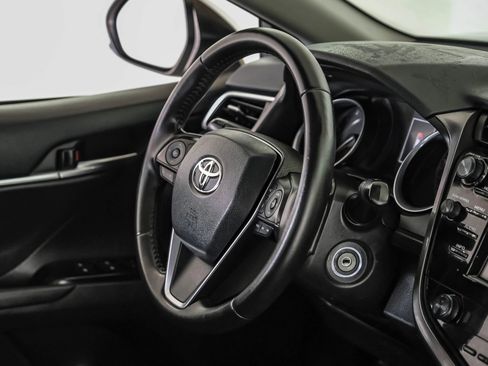 Used 2018 Toyota Camry SE FWD image 11