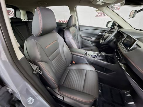 Certified 2025 Nissan Rogue SV image 32