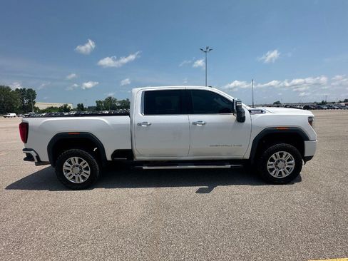 Used 2021 GMC Sierra 3500 Denali w/ Denali Ultimate Package AWD/4WD image 2