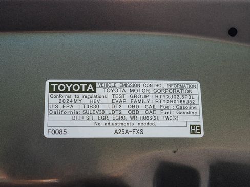 Used 2024 Toyota RAV4 XLE AWD/4WD image 28