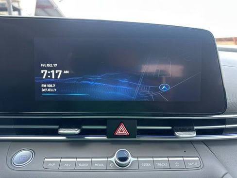 Used 2024 Hyundai Elantra SEL image 13