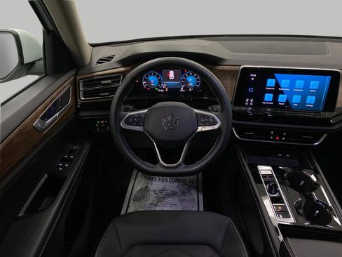 Used 2024 Volkswagen Atlas SE image 15