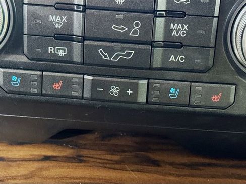 Certified 2019 Ford F150 Lariat w/ Equipment Group 502A Luxury image 25