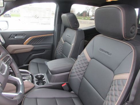 New 2026 GMC Canyon Denali image 13