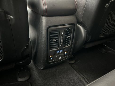 Used 2025 Dodge Durango GT AWD/4WD image 16