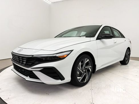 Used 2025 Hyundai Elantra Sport FWD image 10